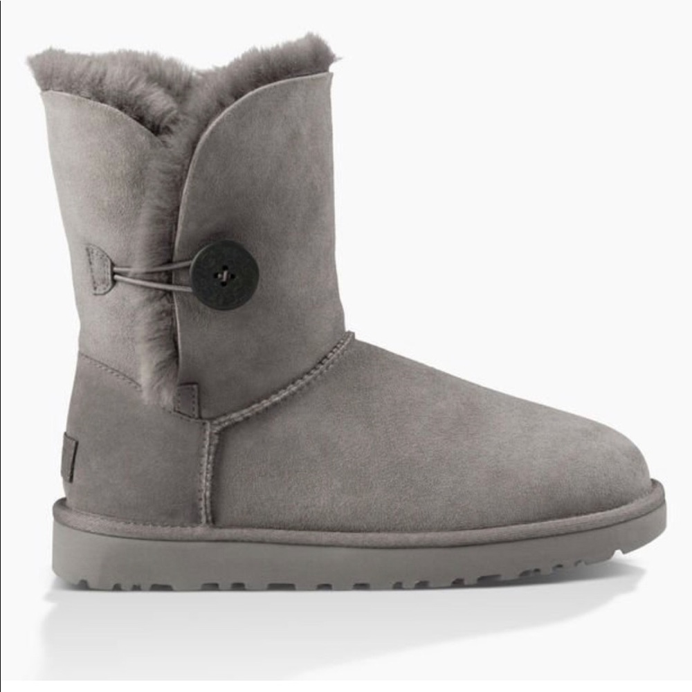 🔘UGG Original Bailey Button - Good condition